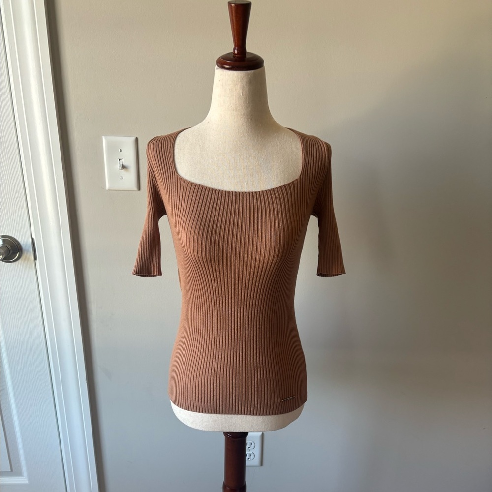Short Sleeved Square-Neck Sweater.